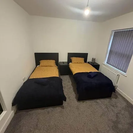 2 Bedroom Serviced In - 4 Loftus