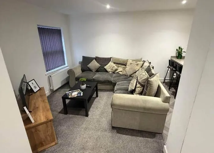 2 Bedroom Serviced In - 4 *