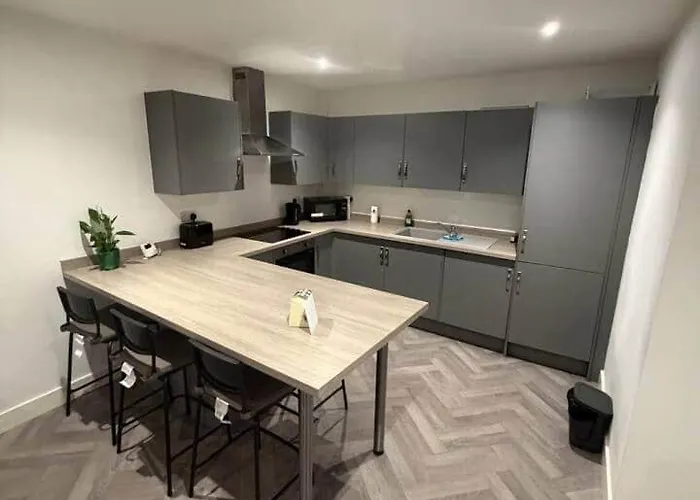 2 Bedroom Serviced In - 4 * Loftus
