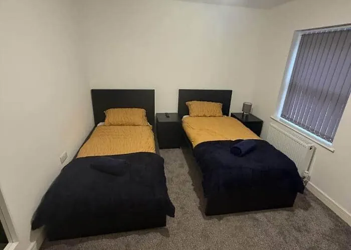 2 Bedroom Serviced In - 4 Loftus