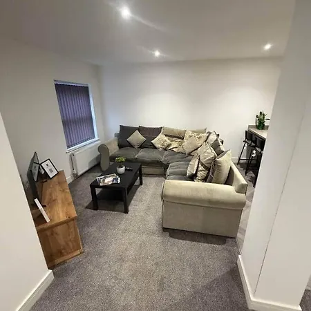 2 Bedroom Serviced In - 4 *