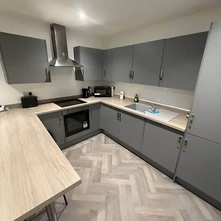 2 Bedroom Serviced In - 4 Loftus