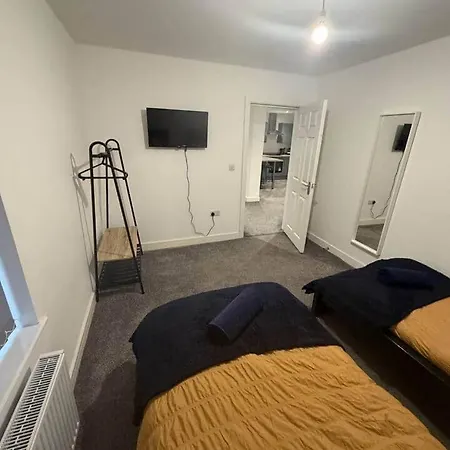 2 Bedroom Serviced In - 4 * Loftus