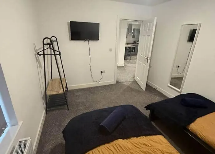 2 Bedroom Serviced In - 4 * Loftus